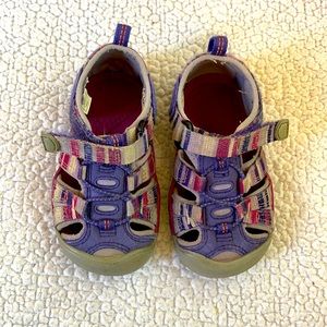 Toddler keen sandals size 6